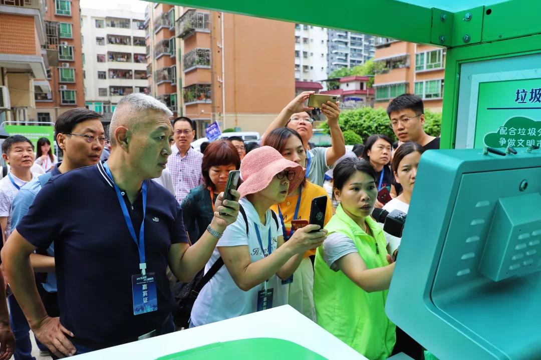 德立信智能垃圾分類設(shè)備